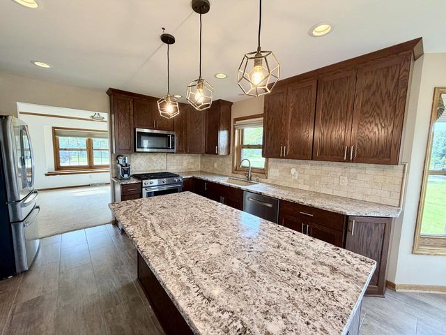 W146N10907 Heritage PARKWAY, Germantown, WI 53022
