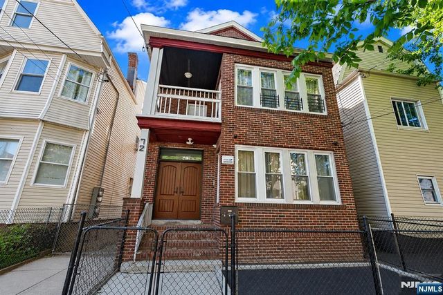 72 Seymour Avenue 3rd Floor, Newark, NJ 07108