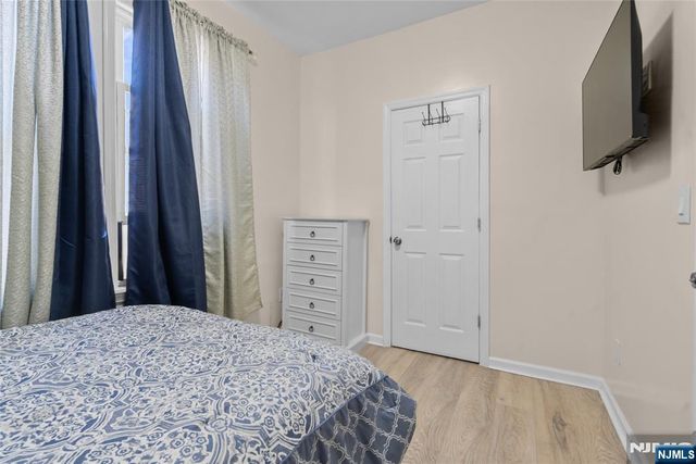 72 Seymour Avenue 3rd Floor, Newark, NJ 07108