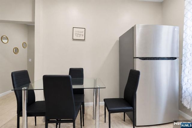 72 Seymour Avenue 3rd Floor, Newark, NJ 07108