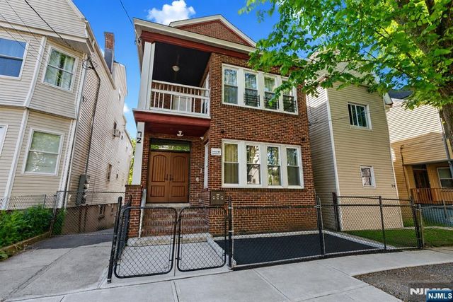 72 Seymour Avenue 3rd Floor, Newark, NJ 07108