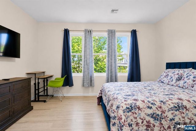 72 Seymour Avenue 3rd Floor, Newark, NJ 07108
