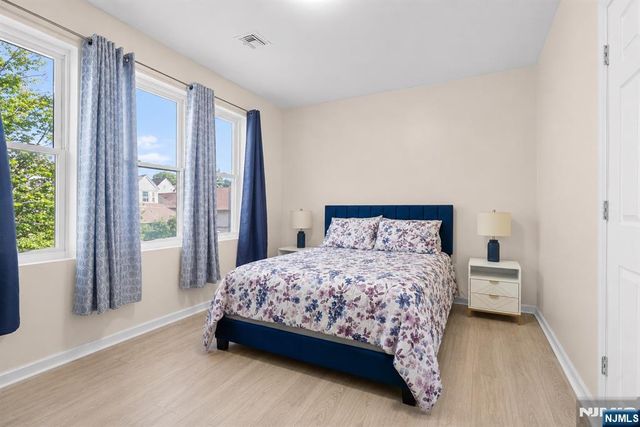72 Seymour Avenue 3rd Floor, Newark, NJ 07108