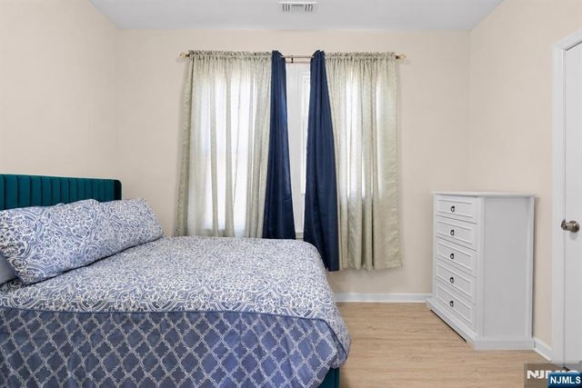72 Seymour Avenue 3rd Floor, Newark, NJ 07108
