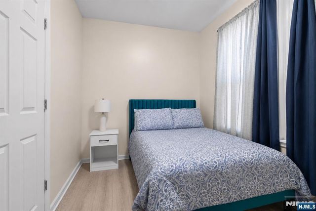72 Seymour Avenue 3rd Floor, Newark, NJ 07108