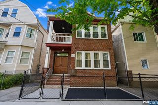 72 Seymour Avenue 3rd Floor, Newark, NJ 07108
