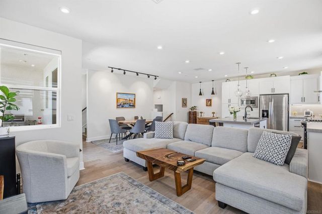2854 Avella, San Diego, CA 92108
