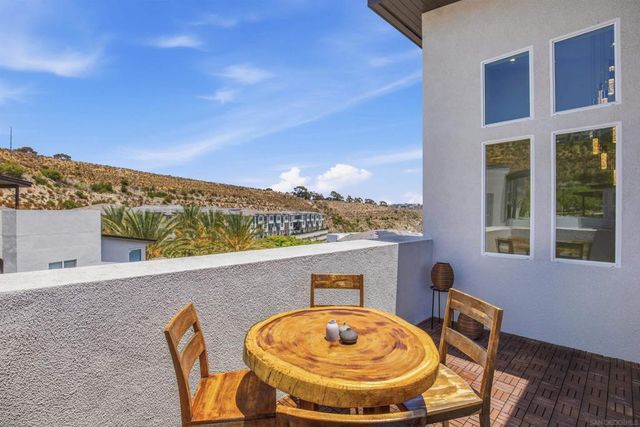 2854 Avella, San Diego, CA 92108