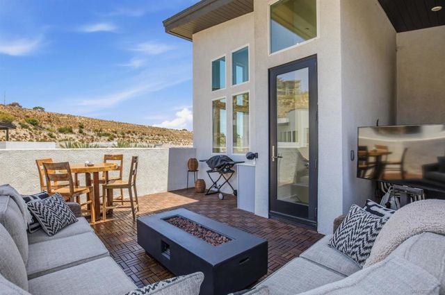 2854 Avella, San Diego, CA 92108