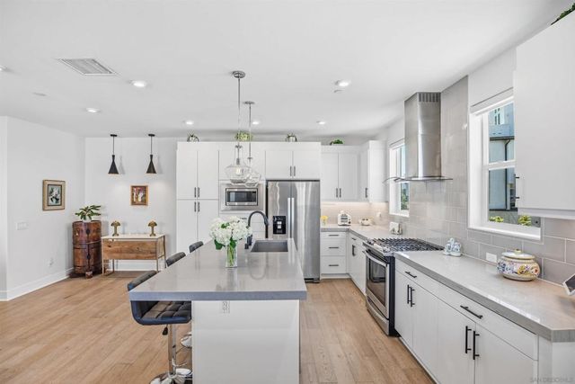 2854 Avella, San Diego, CA 92108
