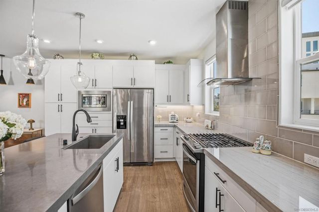 2854 Avella, San Diego, CA 92108