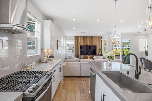 2854 Avella, San Diego, CA 92108