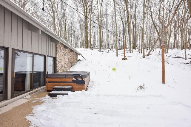 4380 County Road Y, Saukville, WI 53080