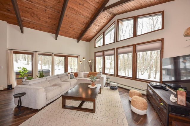 4380 County Road Y, Saukville, WI 53080