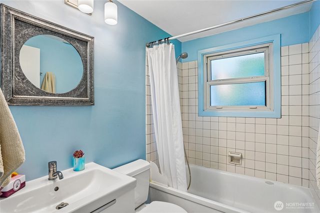 9250 14th Avenue SW, Seattle, WA 98106