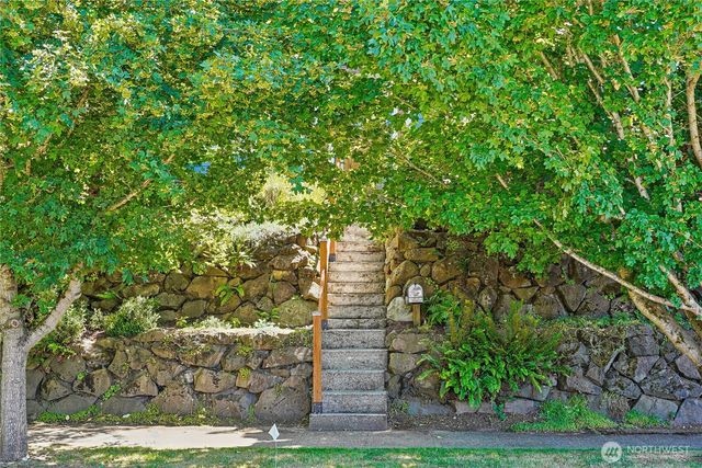 9250 14th Avenue SW, Seattle, WA 98106