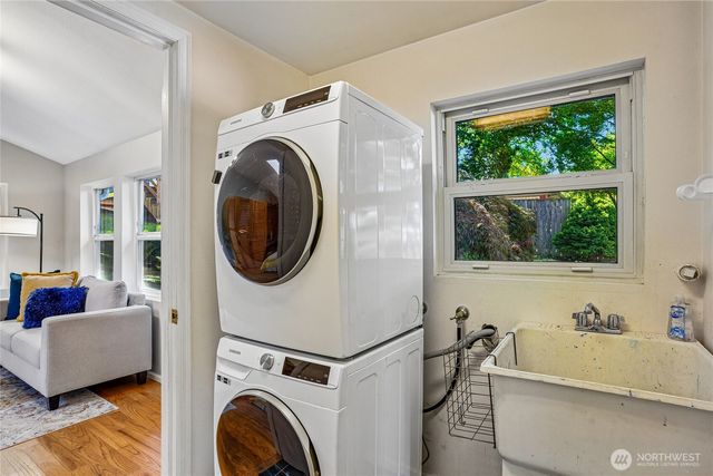 9250 14th Avenue SW, Seattle, WA 98106