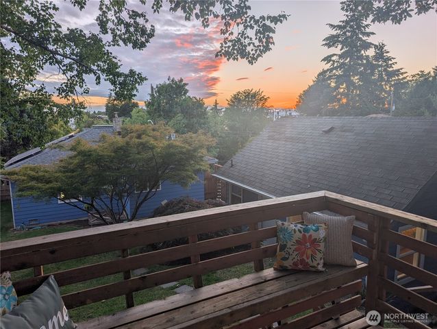 9250 14th Avenue SW, Seattle, WA 98106