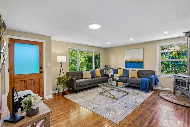 9250 14th Avenue SW, Seattle, WA 98106