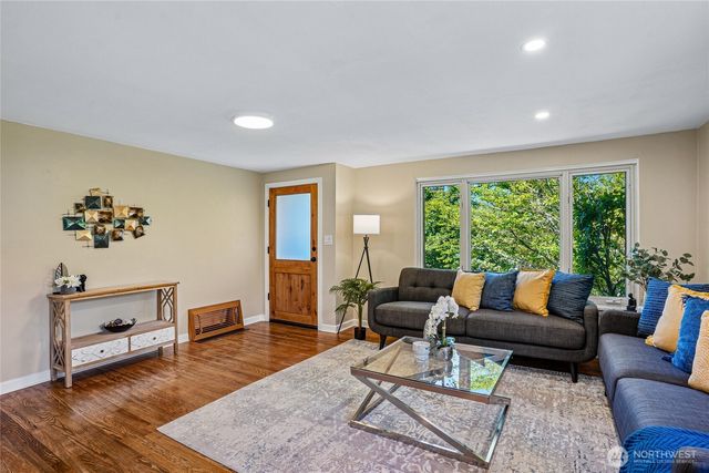 9250 14th Avenue SW, Seattle, WA 98106