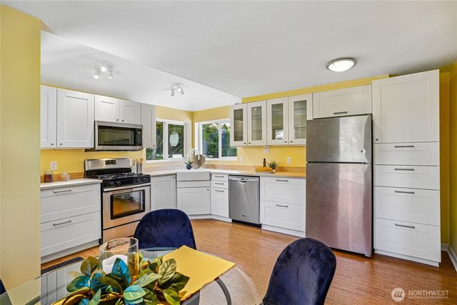 9250 14th Avenue SW, Seattle, WA 98106