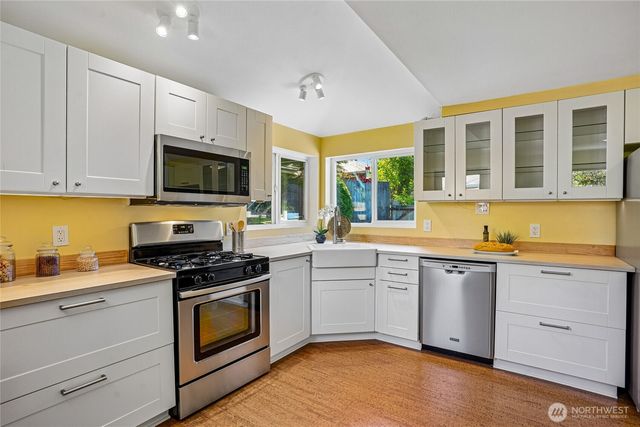 9250 14th Avenue SW, Seattle, WA 98106