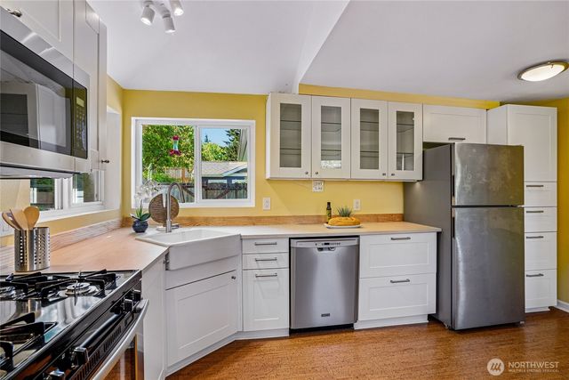 9250 14th Avenue SW, Seattle, WA 98106