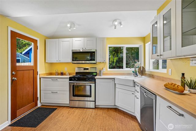 9250 14th Avenue SW, Seattle, WA 98106