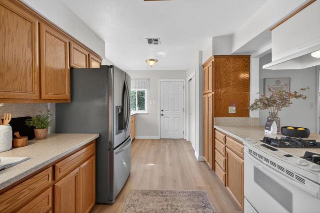 8133 E Peerless Ave, Orangevale, CA 95662
