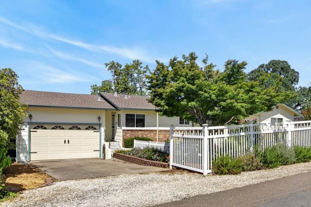 8133 E Peerless Ave, Orangevale, CA 95662