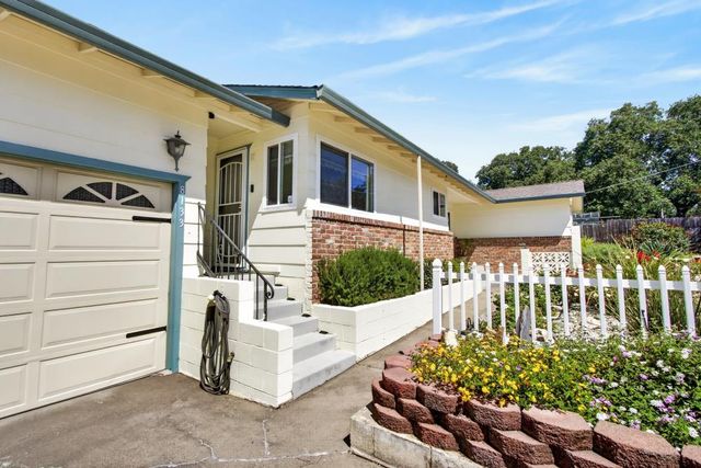 8133 E Peerless Ave, Orangevale, CA 95662