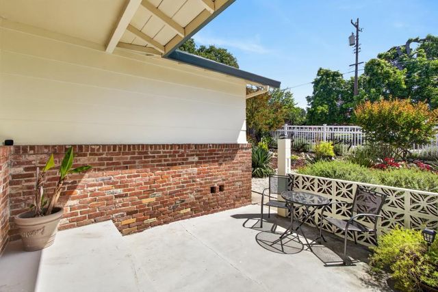 8133 E Peerless Ave, Orangevale, CA 95662