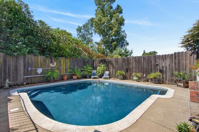 8133 E Peerless Ave, Orangevale, CA 95662