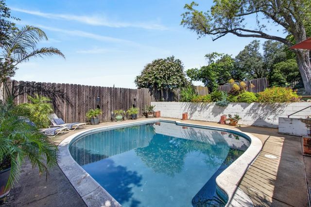 8133 E Peerless Ave, Orangevale, CA 95662