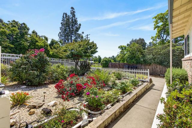 8133 E Peerless Ave, Orangevale, CA 95662
