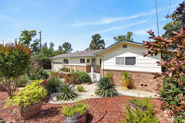 8133 E Peerless Ave, Orangevale, CA 95662