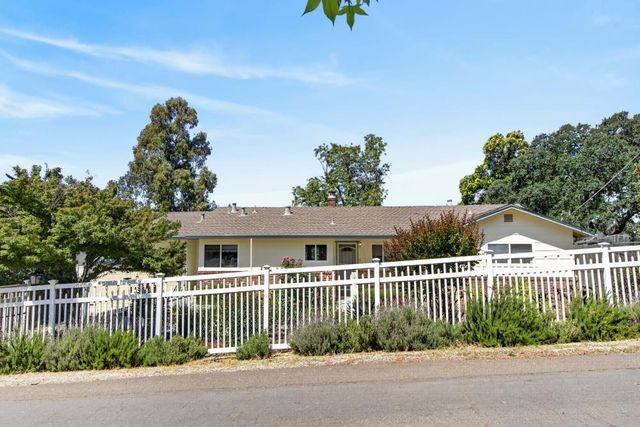 8133 E Peerless Ave, Orangevale, CA 95662