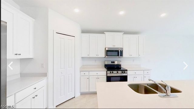 836 Durden PKWY, Cape Coral, FL 33909