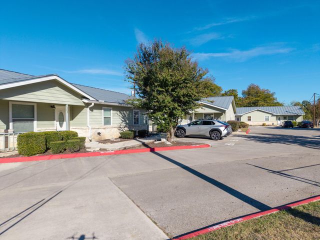 121 S Plant Ave Ave APT 102, Boerne, TX 78006