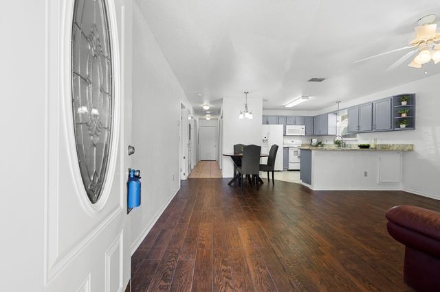 121 S Plant Ave Ave APT 102, Boerne, TX 78006