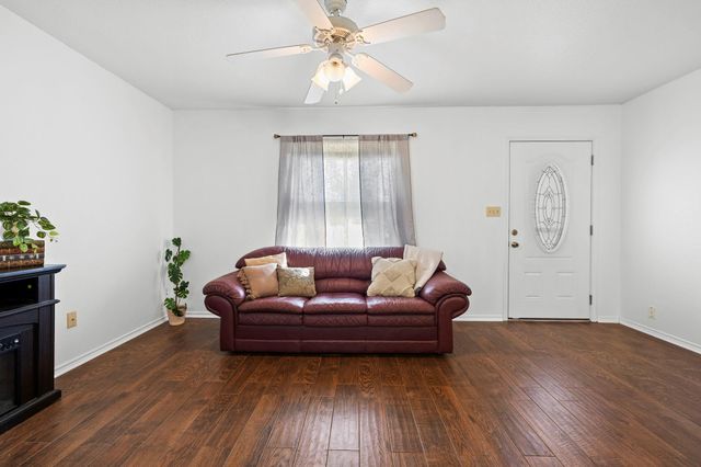 121 S Plant Ave Ave APT 102, Boerne, TX 78006