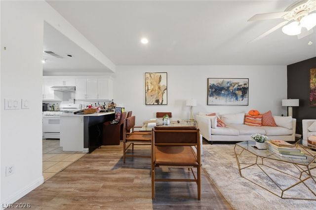 10553 Pine Glen Avenue 104, Las Vegas, NV 89144