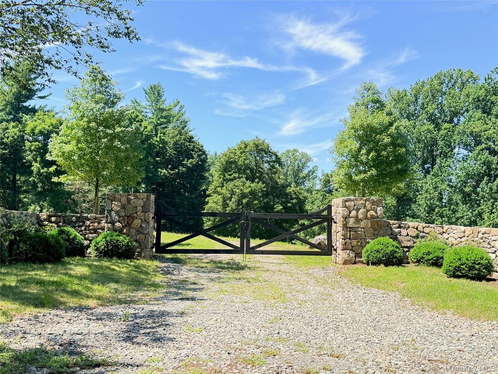 725 Croton Lake Road, Bedford Corners, NY 10549 — photo 2