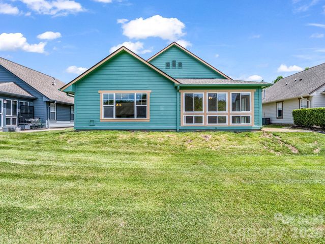 51 Barn Owl Way, Hendersonville, NC 28792