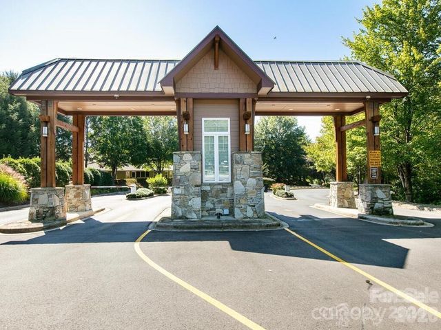 51 Barn Owl Way, Hendersonville, NC 28792