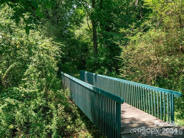 51 Barn Owl Way, Hendersonville, NC 28792