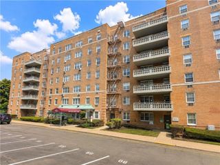 8439 153rd Ave Apt 6B, New York City, NY 11414