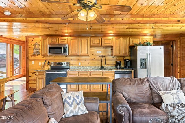 1232 Bird Nest Way, Sevierville, TN 37876