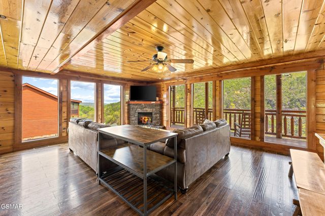 1232 Bird Nest Way, Sevierville, TN 37876