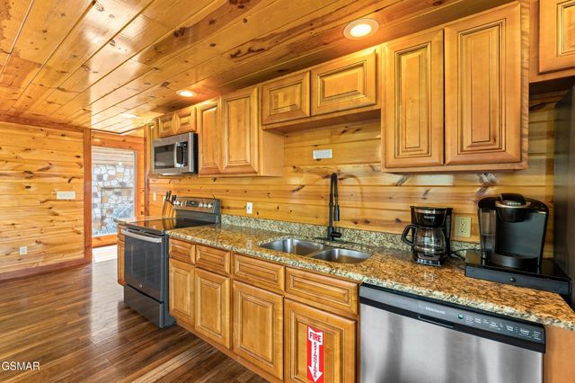 1232 Bird Nest Way, Sevierville, TN 37876